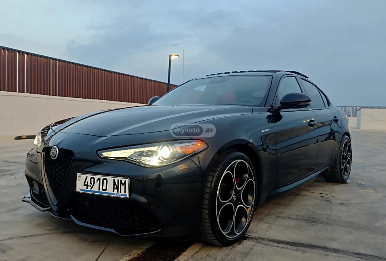 Alfa Romeo Giulia 2022 — photo 2