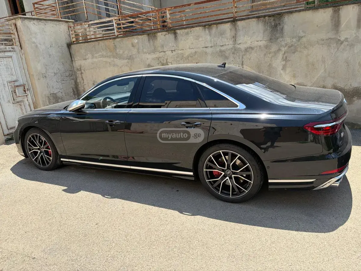 Audi S8 2025 — photo 2
