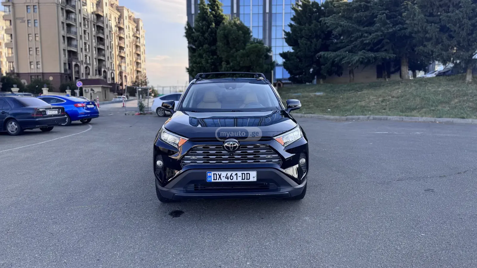 Toyota RAV4 2019 — photo 2