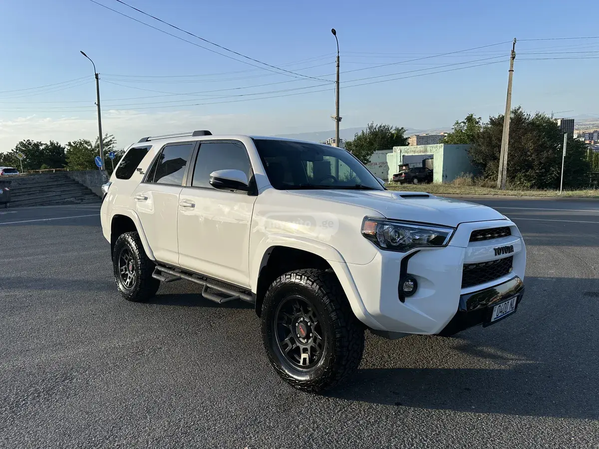 Toyota 4Runner 2018 — photo 2