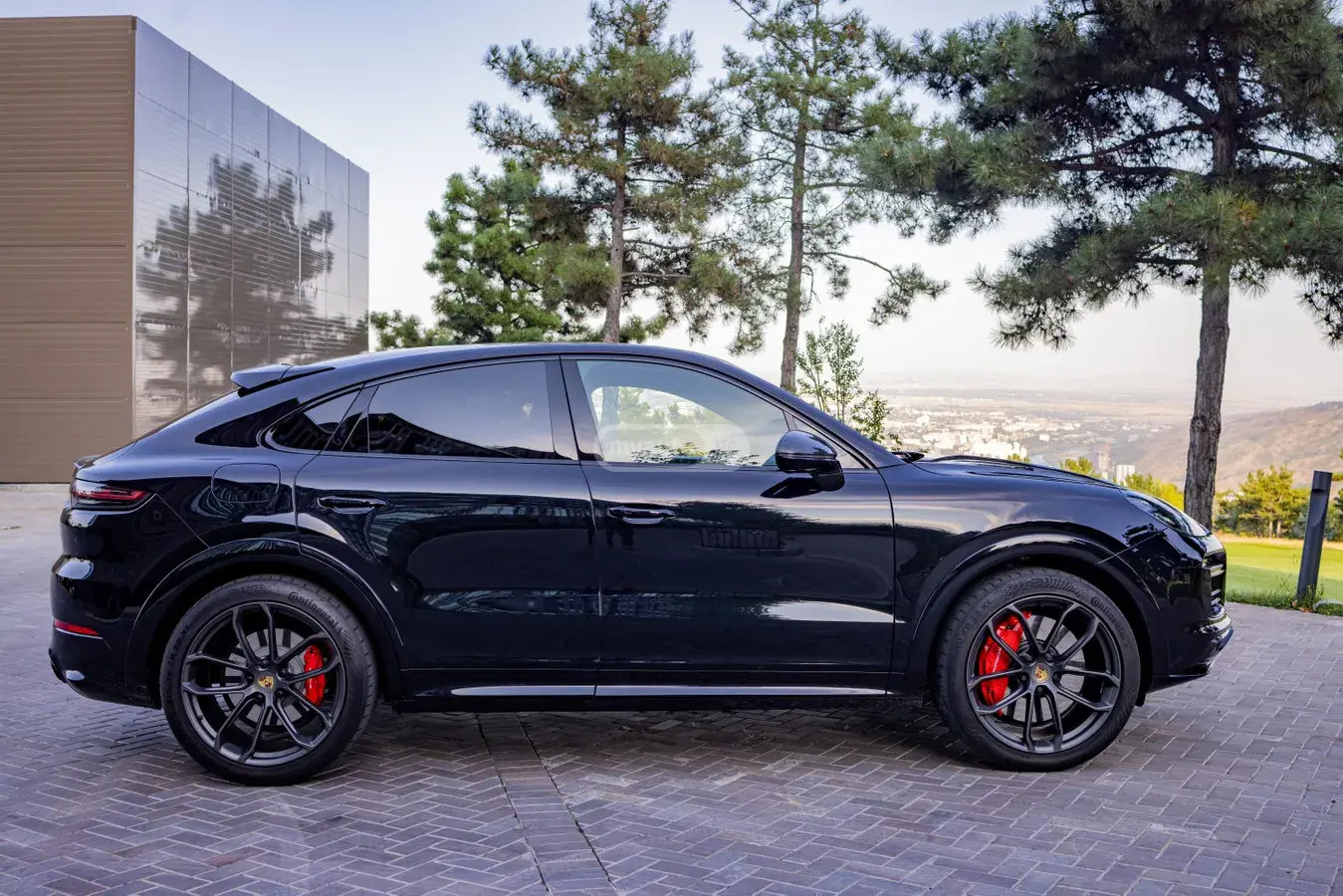 Porsche Cayenne 2021 — photo 2