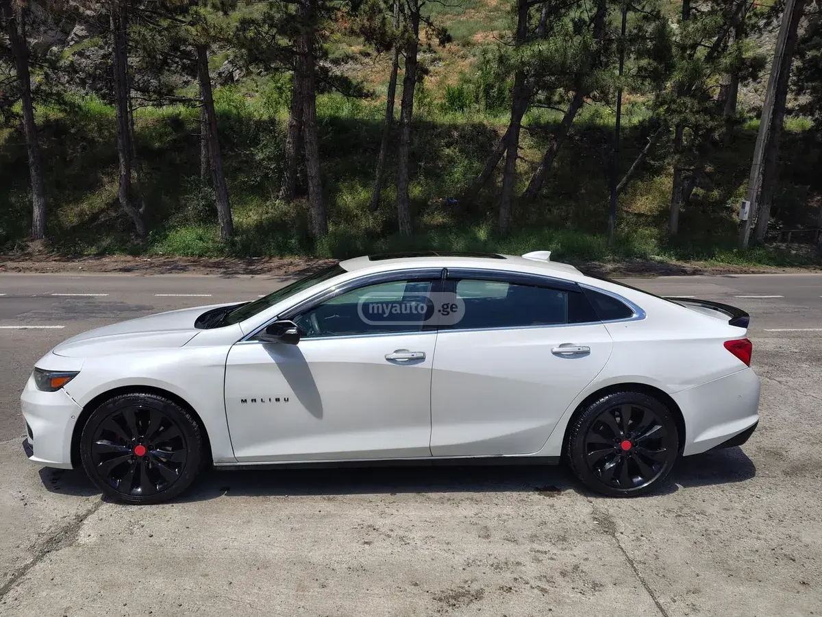 Chevrolet Malibu 2017 — photo 2