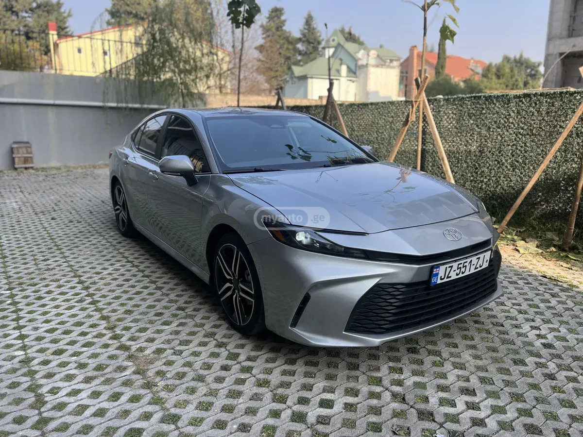 Toyota Camry 2024 — photo 2