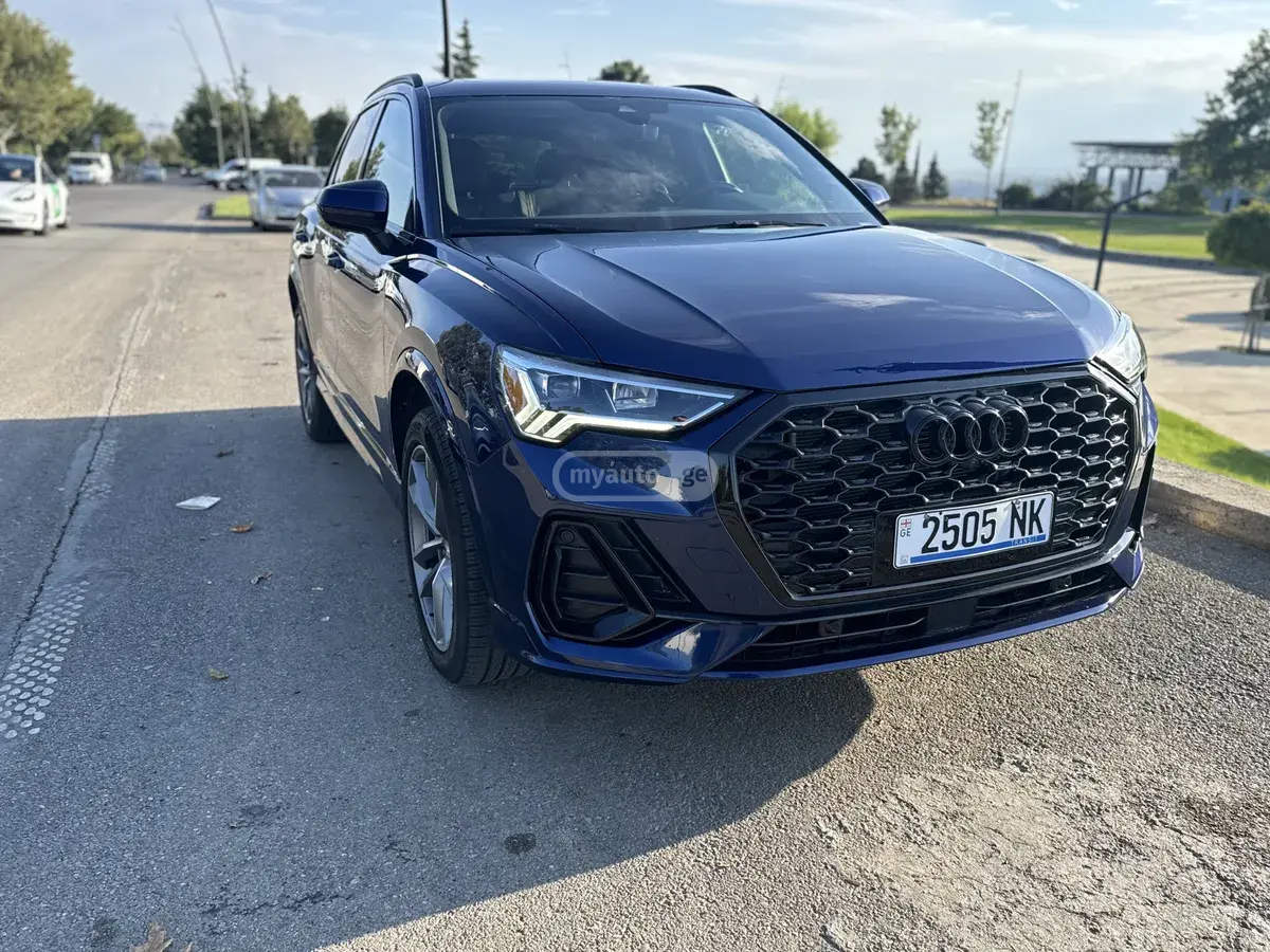 Audi Q3 2022 — photo 2