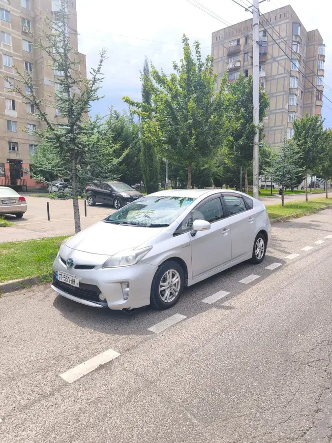 Toyota Prius 2012 — photo 2