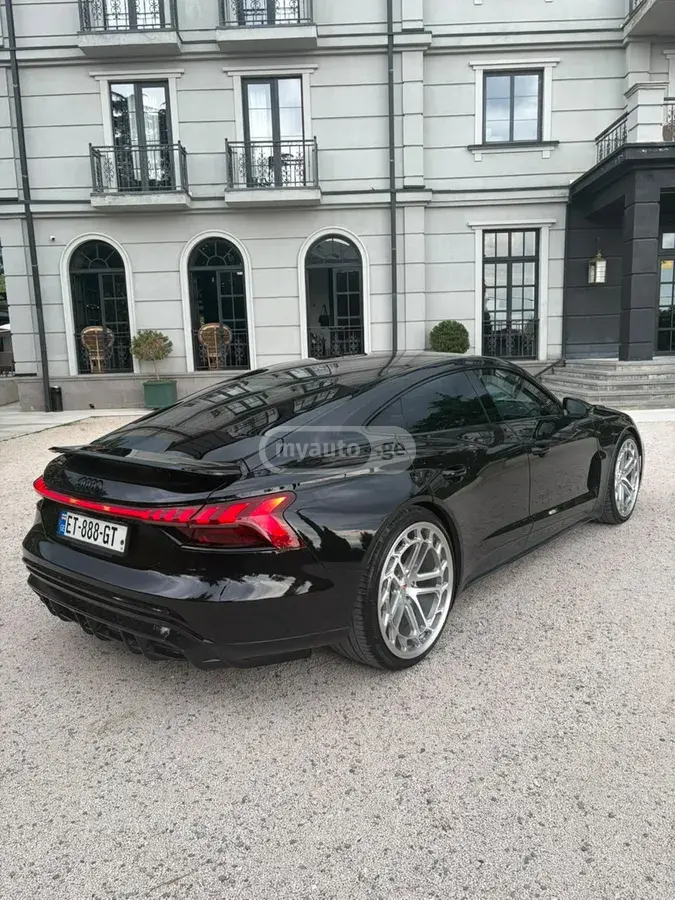 Audi RS e-tron GT 2022 — photo 2