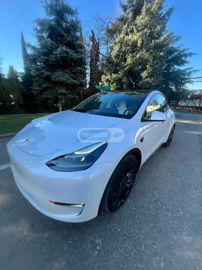 Tesla Model Y 2022 — photo 2