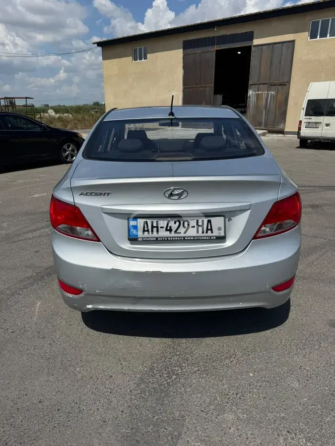 Hyundai Accent 2014 — photo 2