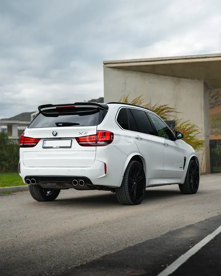 BMW X5 2018 — photo 2