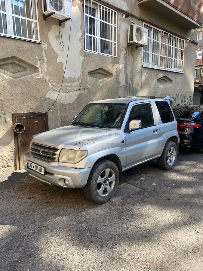 Mitsubishi Pajero IO 2000 — photo 2