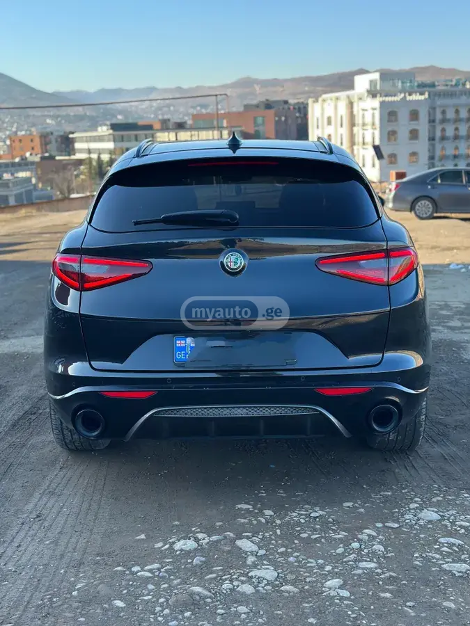 Alfa Romeo Stelvio 2023 — photo 2