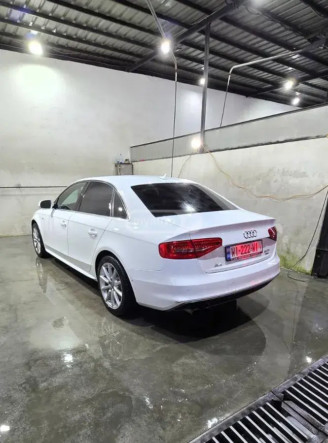 Audi A4 2013 — photo 2