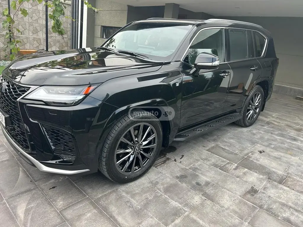 Lexus LX 600 2026 — photo 2
