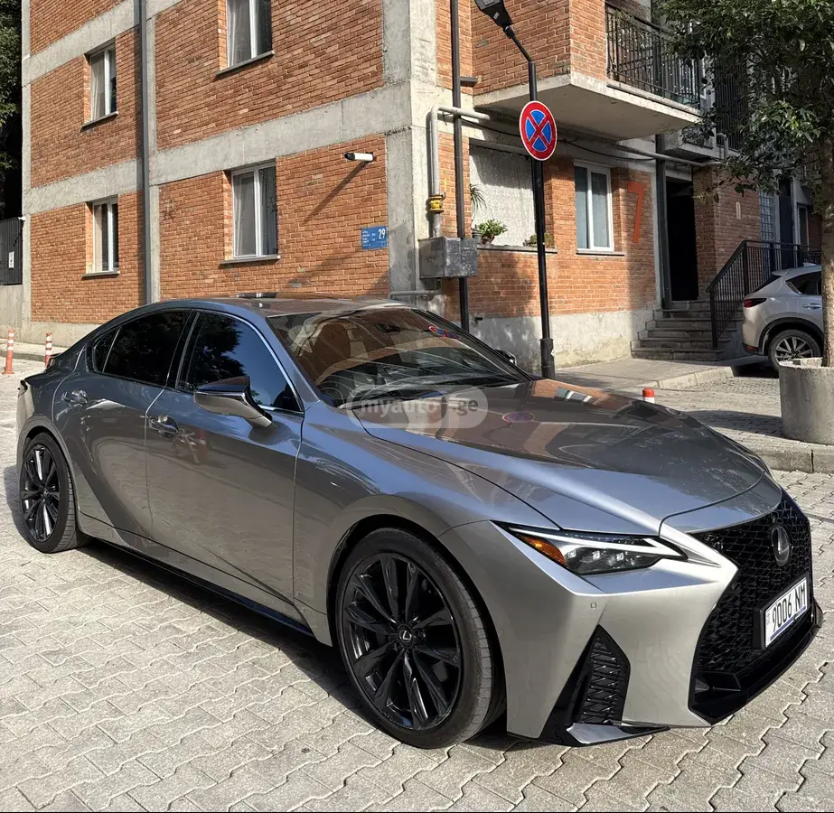 Lexus IS 350 2023 — photo 2