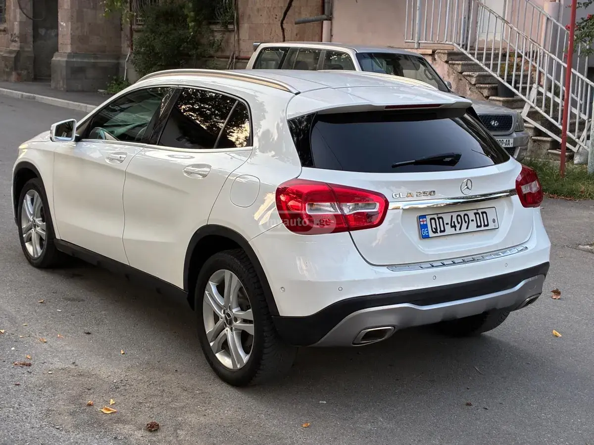 Mercedes-Benz GLA 250 2017 — photo 2