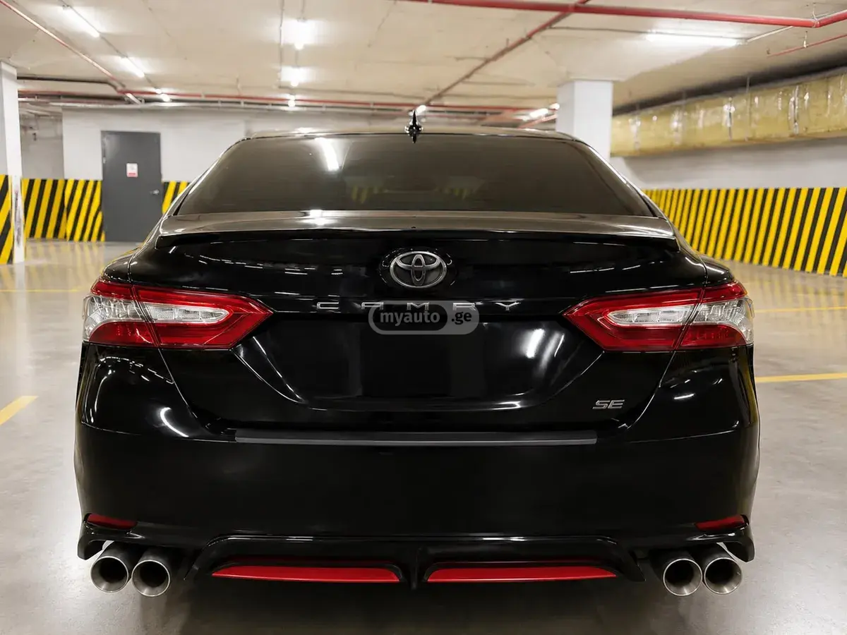 Toyota Camry 2020 — photo 2