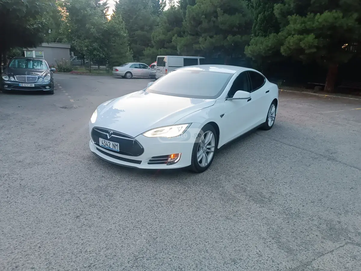 Tesla Model S 2013 — photo 2