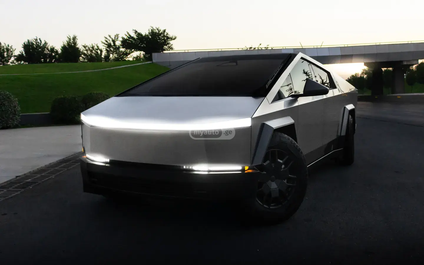 Tesla Cybertruck 2024 — photo 2