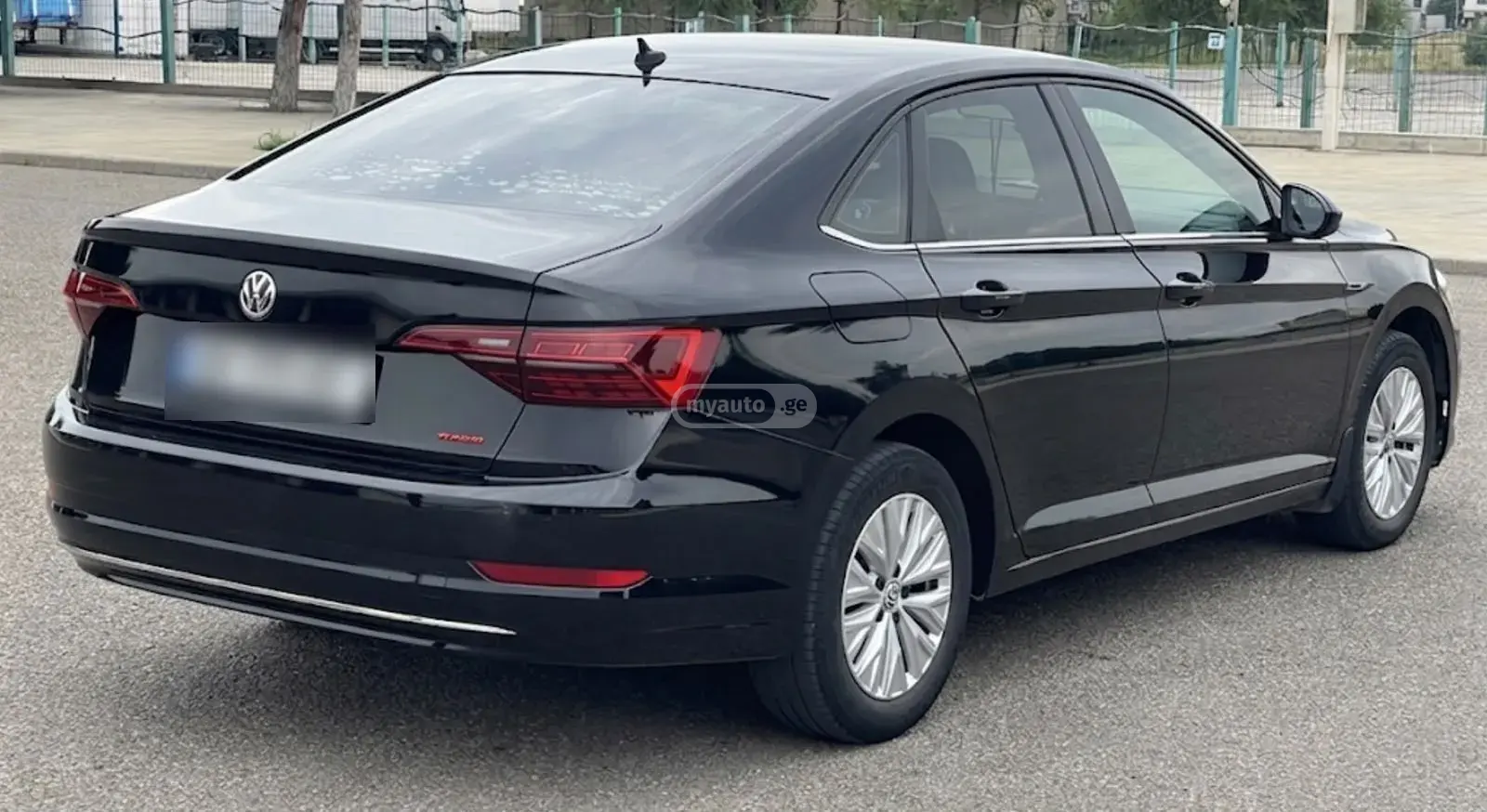 Volkswagen Jetta 2019 — photo 2