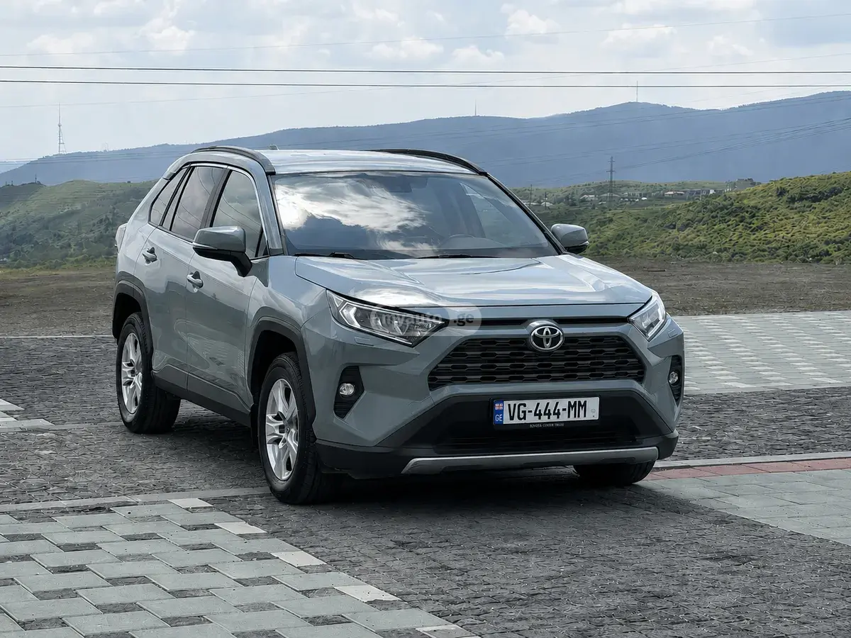 Toyota RAV4 2018 — photo 2