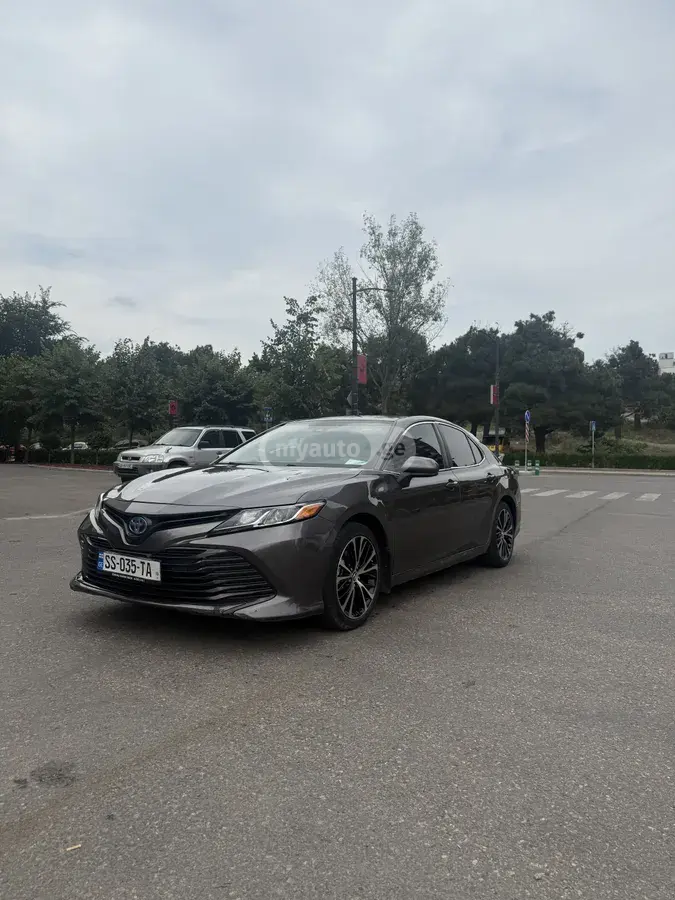 Toyota Camry 2020 — photo 2