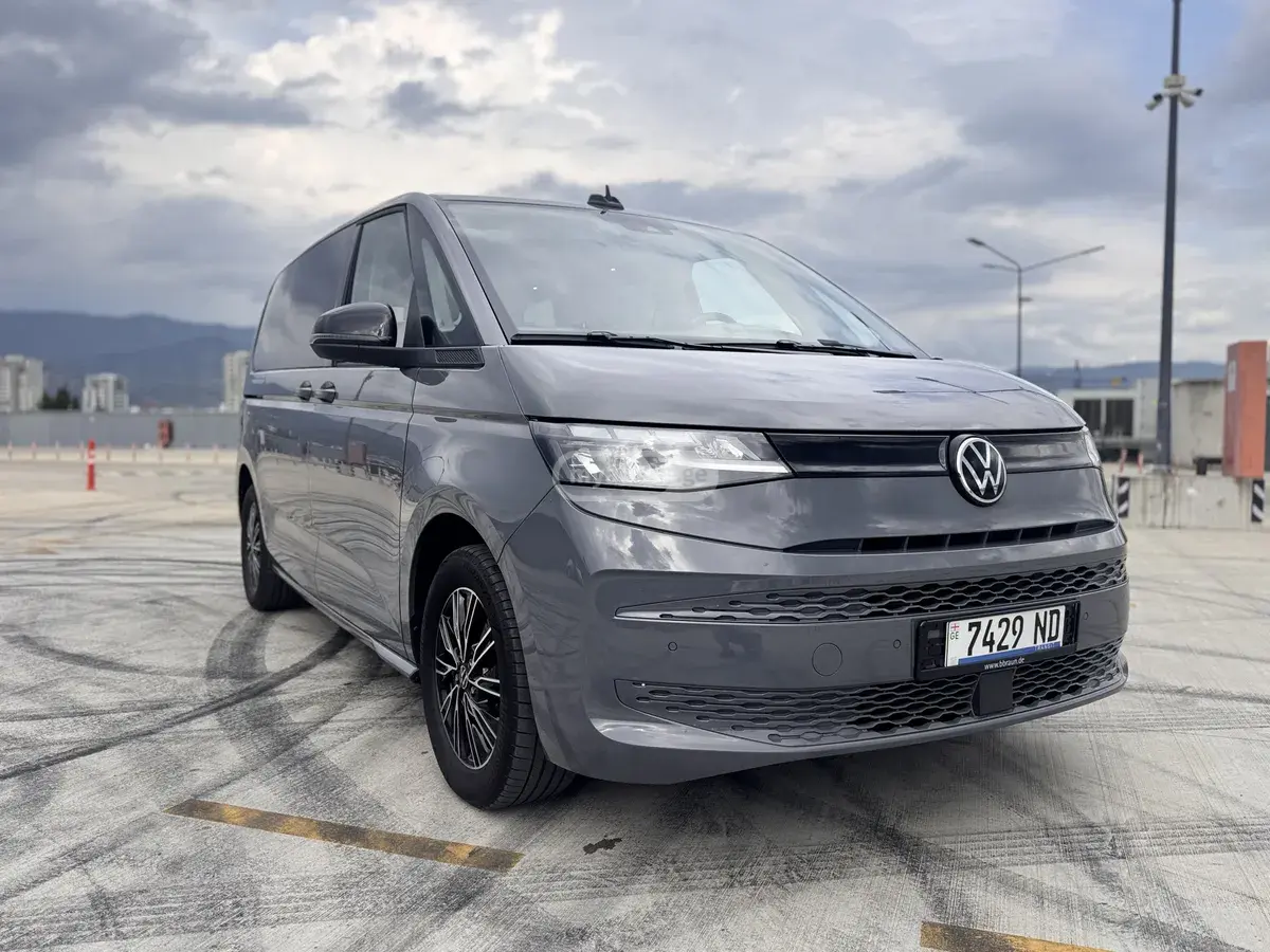 Volkswagen Multivan 2023 — photo 2