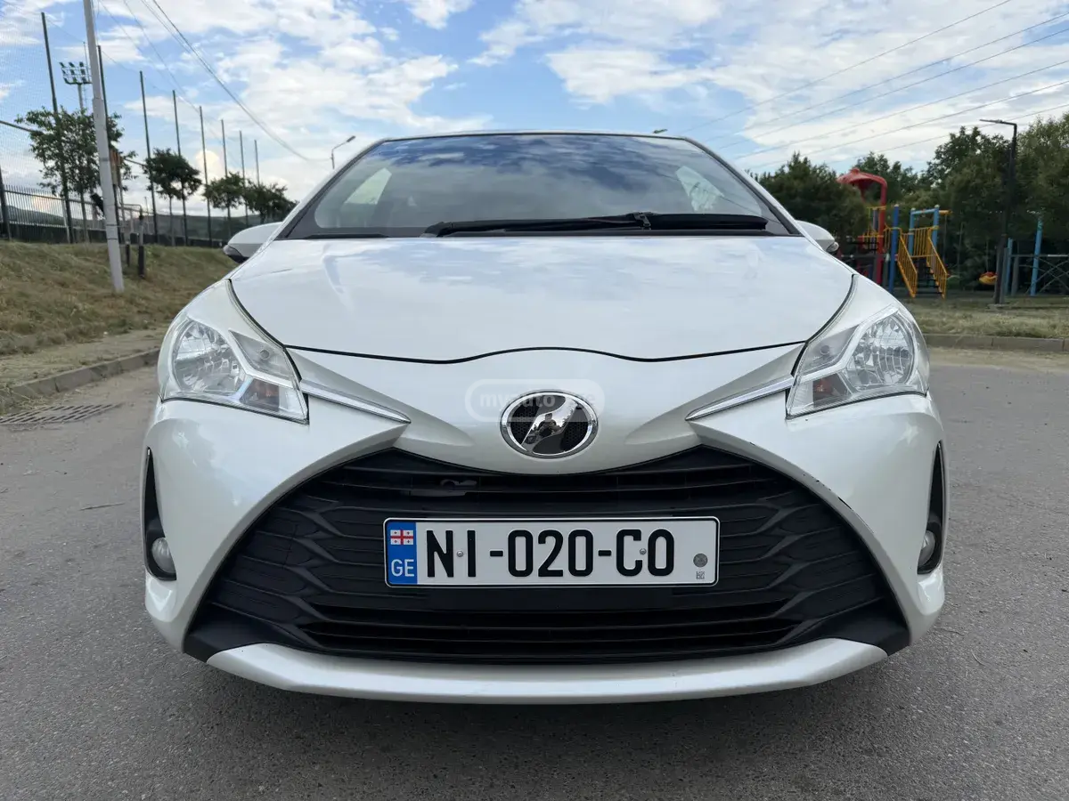 Toyota Vitz 2017 — photo 2