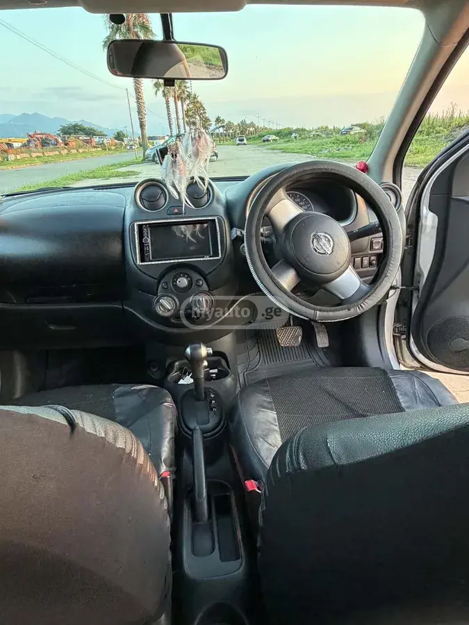 Nissan March 2011 — photo 2