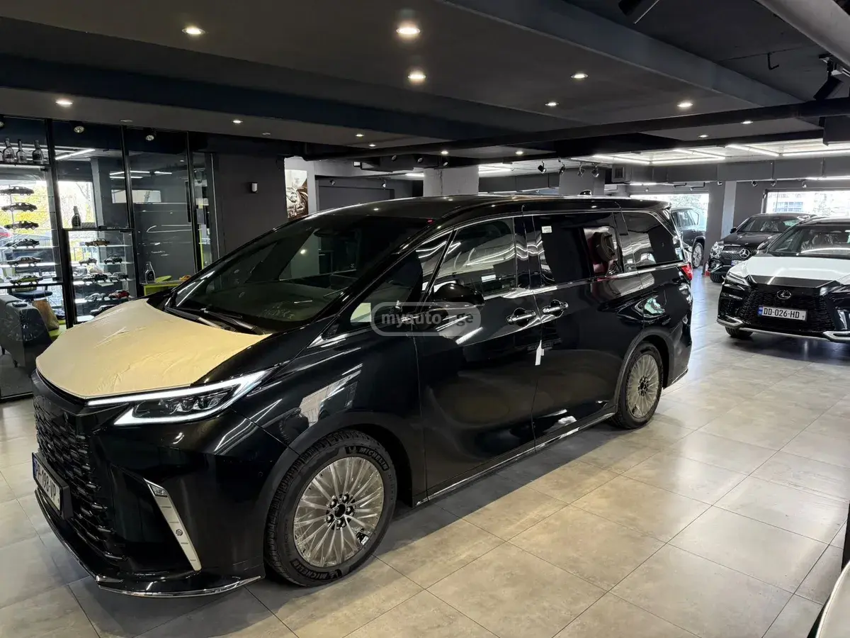 Lexus LM