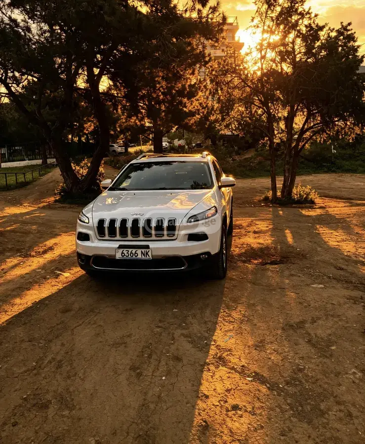 Jeep Cherokee 2015 — photo 2