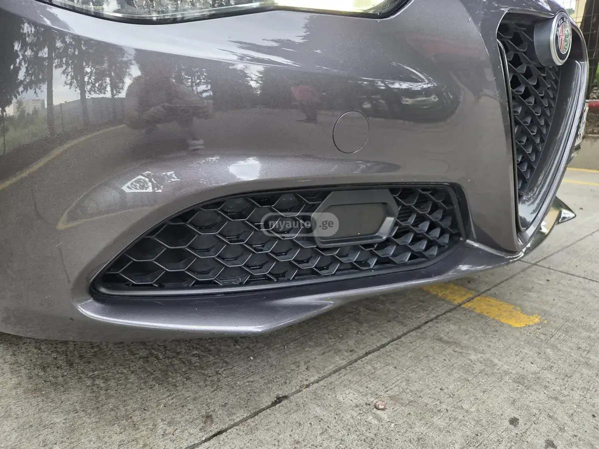 Alfa Romeo Giulia 2019 — photo 2