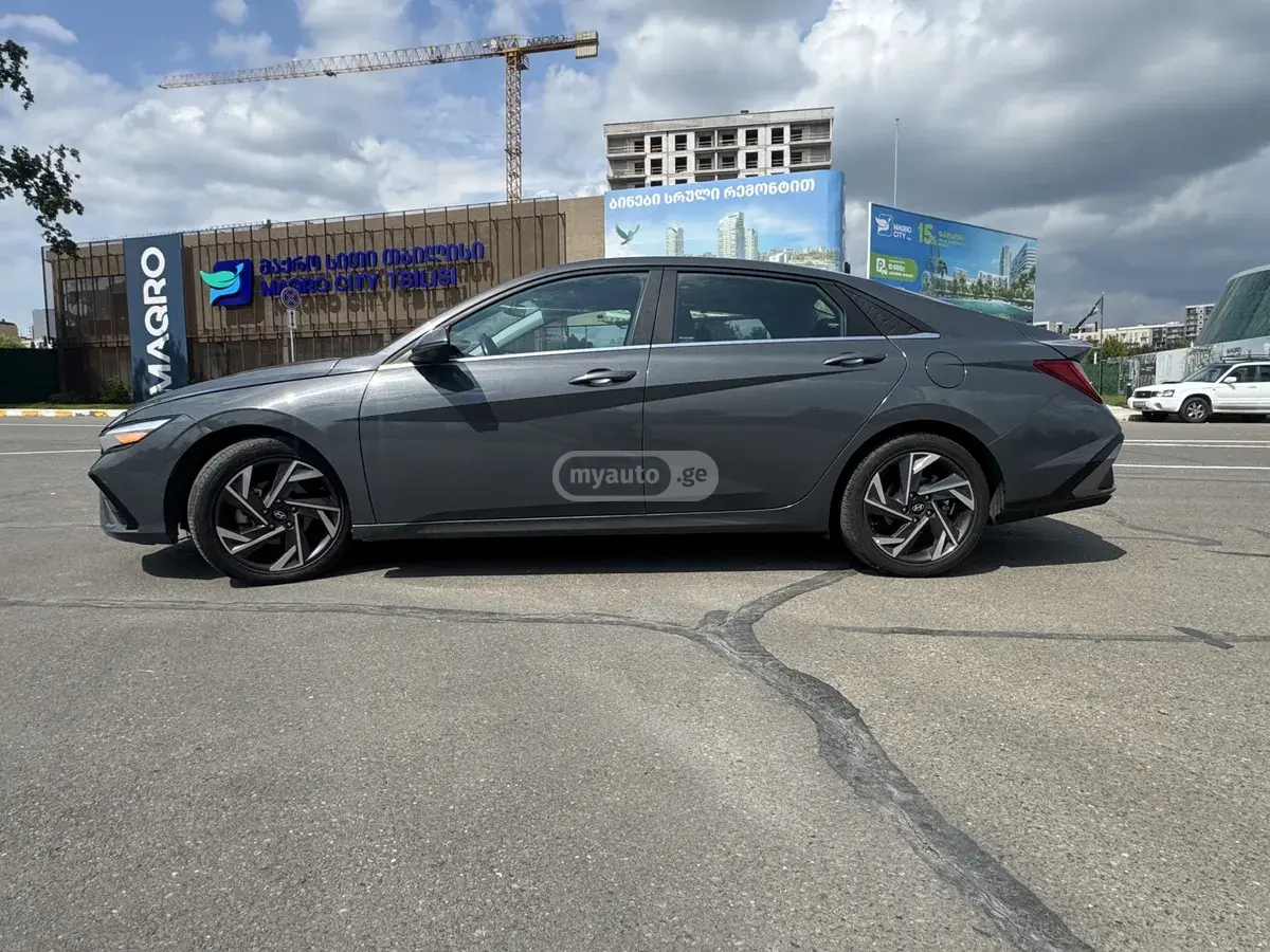 Hyundai Elantra 2023 — photo 2