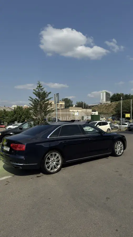 Audi A8 2012 — photo 2