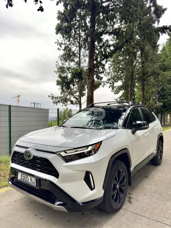 Toyota RAV4 2025 — photo 2