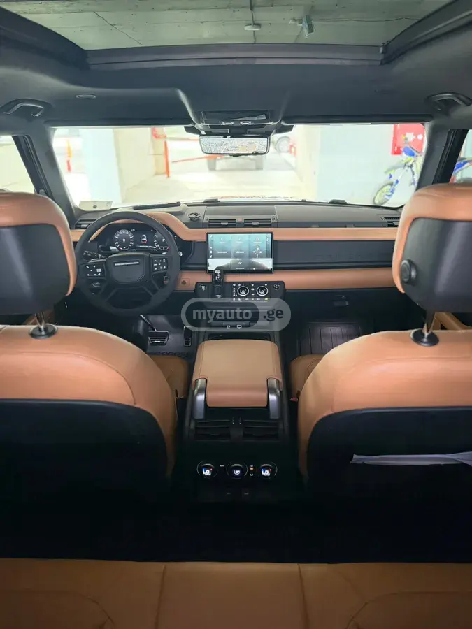 Land Rover Defender 90 2023 — photo 2