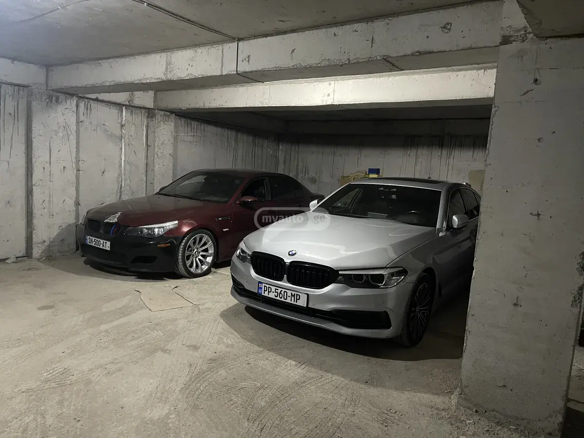 BMW M5 2005 — photo 2