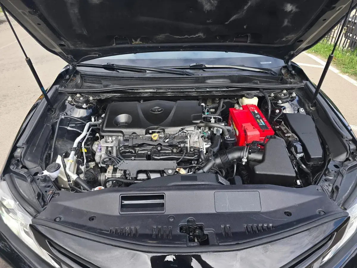 Toyota Camry 2018 — photo 2