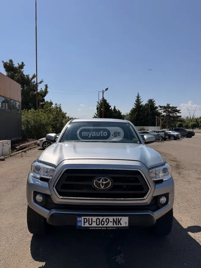 Toyota Tacoma 2023 — photo 2