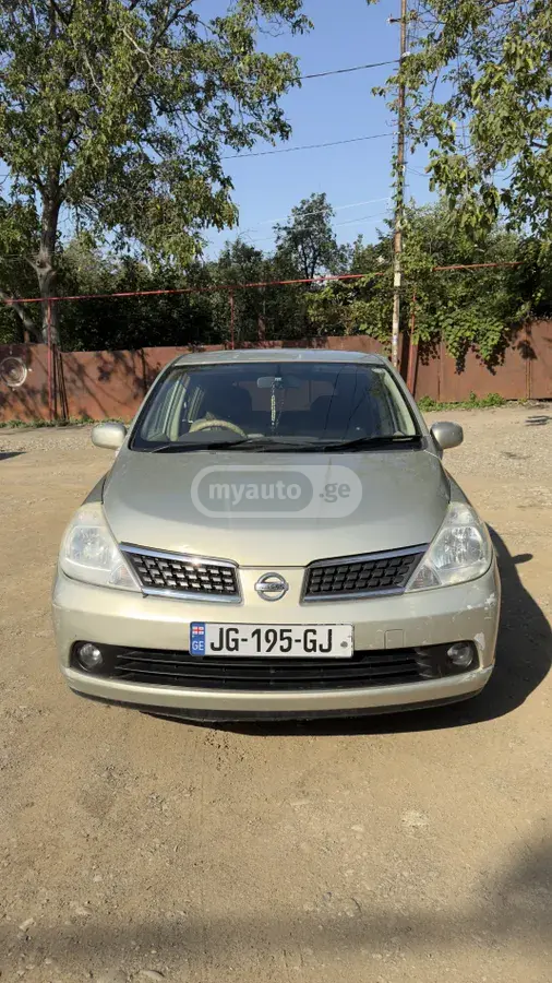 Nissan Tiida