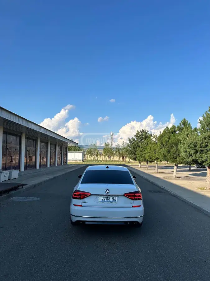 Volkswagen Passat 2017 — photo 2