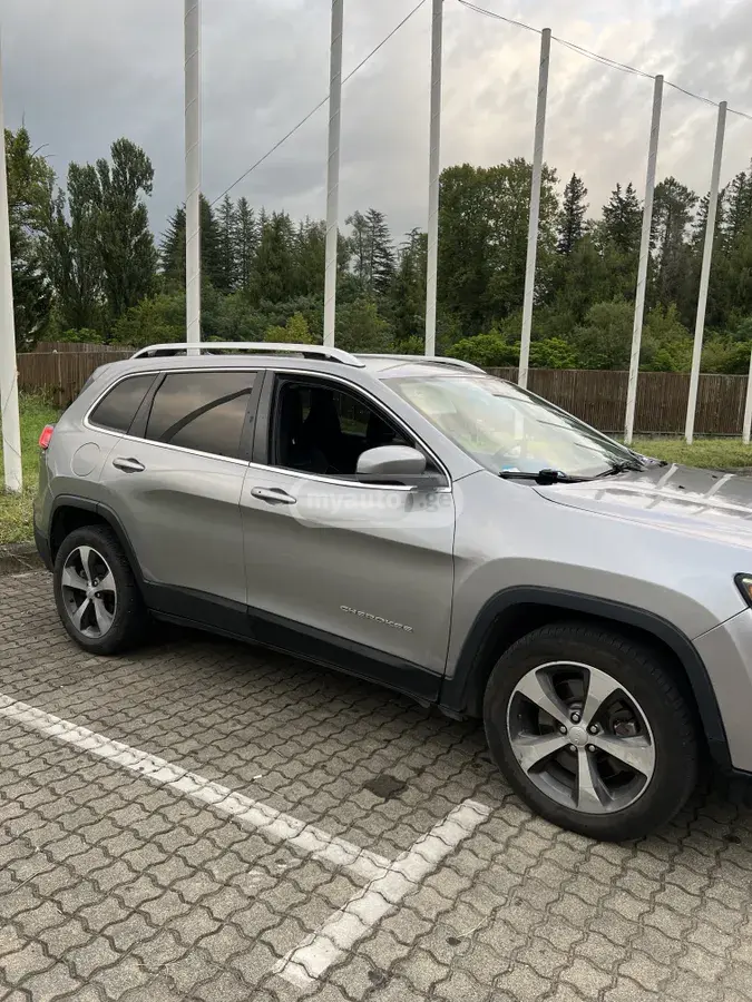 Jeep Cherokee 2019 — photo 2