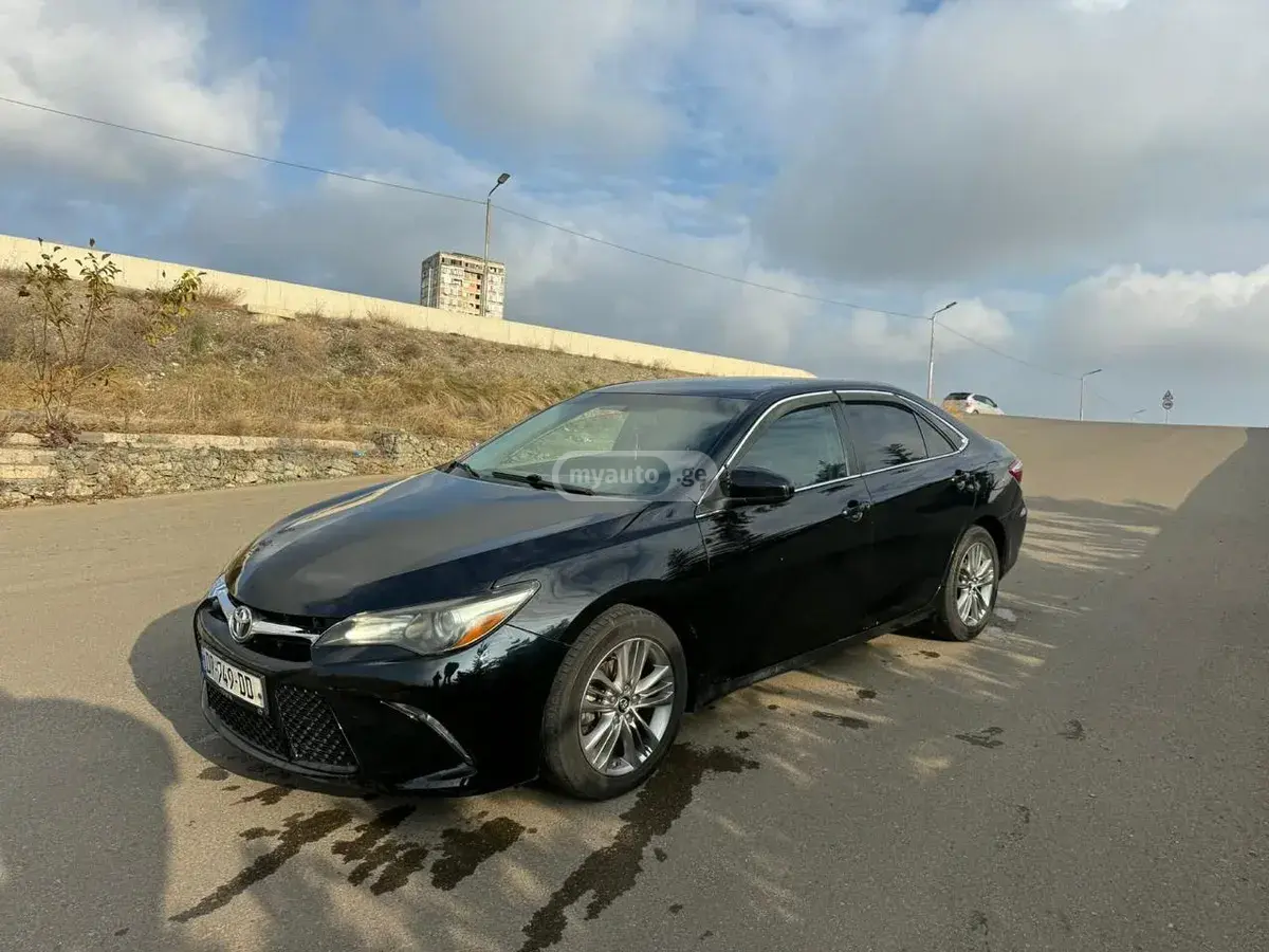 Toyota Camry 2017 — photo 2