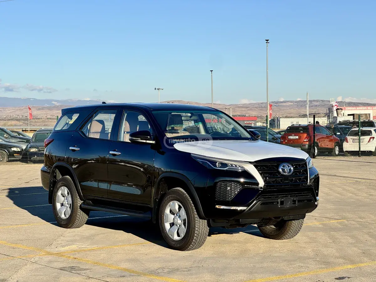 Toyota Fortuner 2025 — photo 2