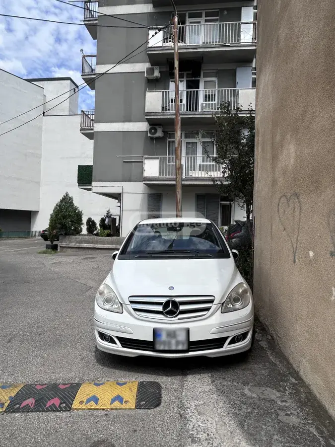 Mercedes-Benz B 170