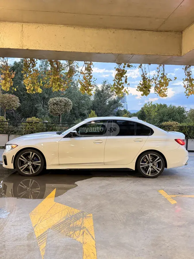 BMW 330 2022 — photo 2