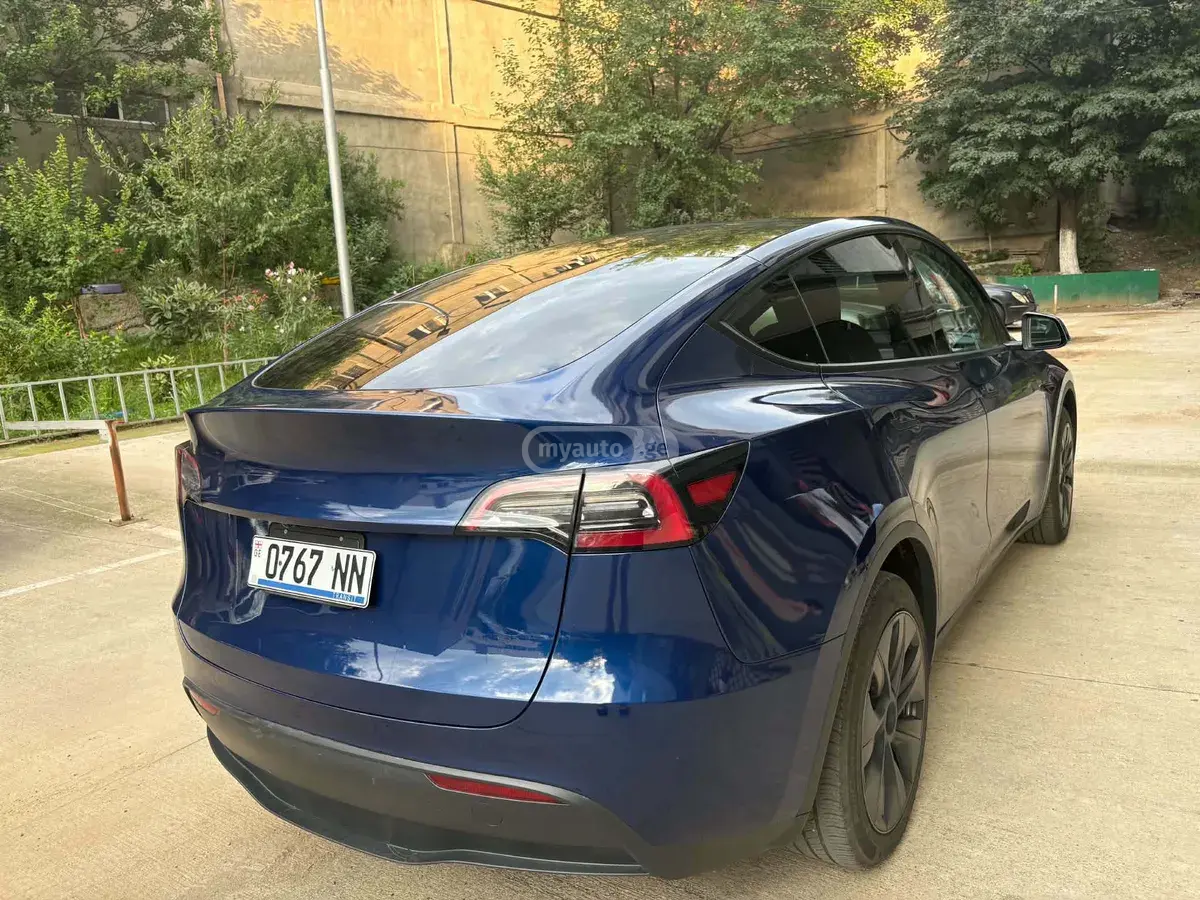 Tesla Model Y 2024 — photo 2