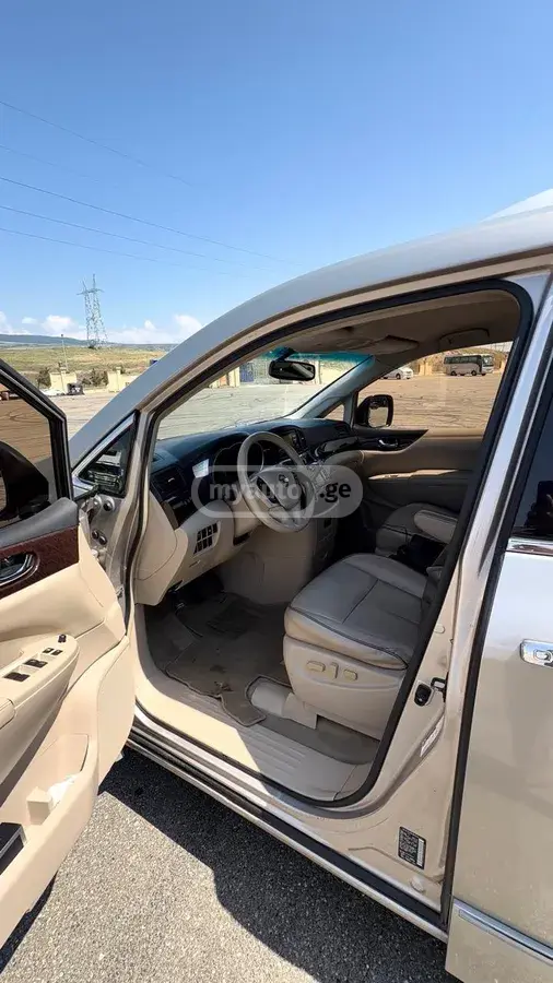 Nissan Quest 2012 — photo 2
