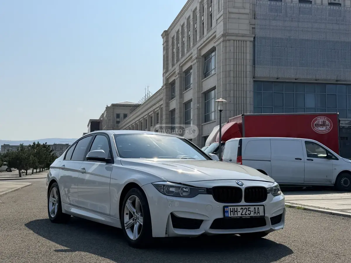 BMW 320 2014 — photo 2