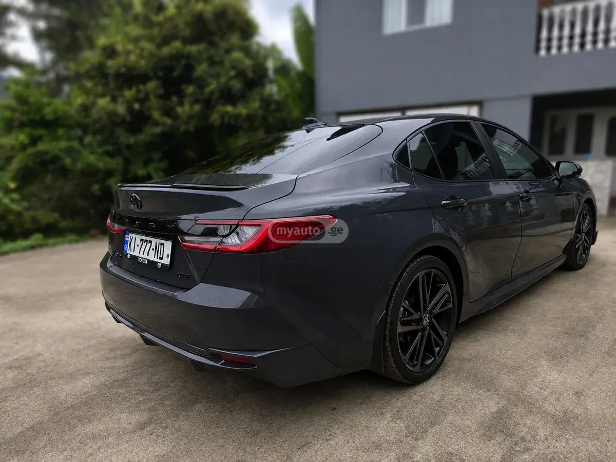 Toyota Camry 2025 — photo 2