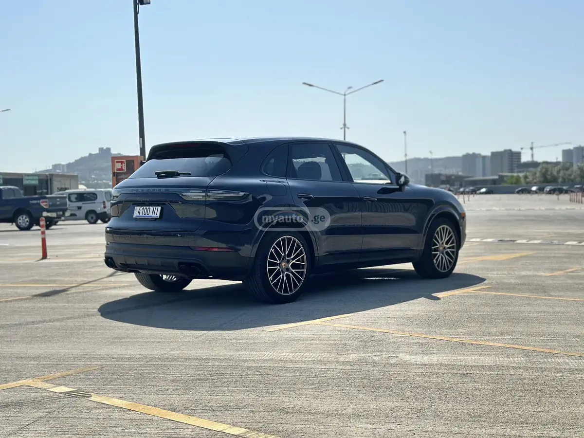Porsche Cayenne 2022 — photo 2